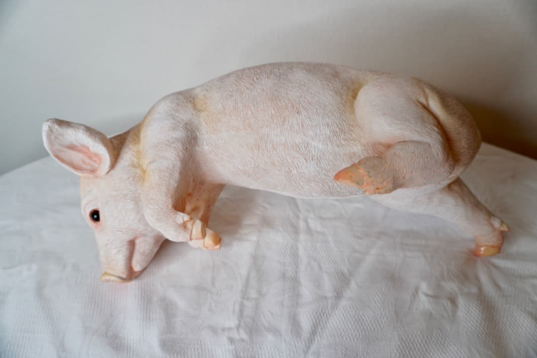 ブタさんのオブジェ 引っ掛けられる インテリア 置物