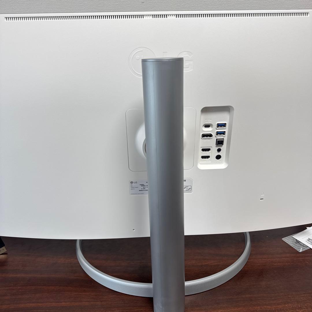 LG 32UQ850V-w 4kディスプレイ