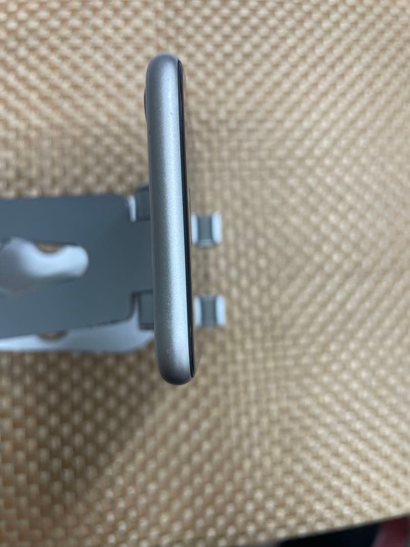 iPhone SE 第3世代 128 GB スターライトSIMフリー【6831】