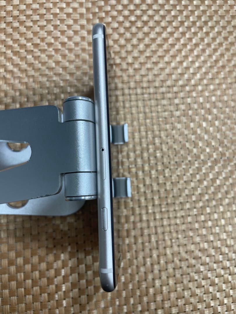 iPhone SE 第3世代 128 GB スターライトSIMフリー【6831】