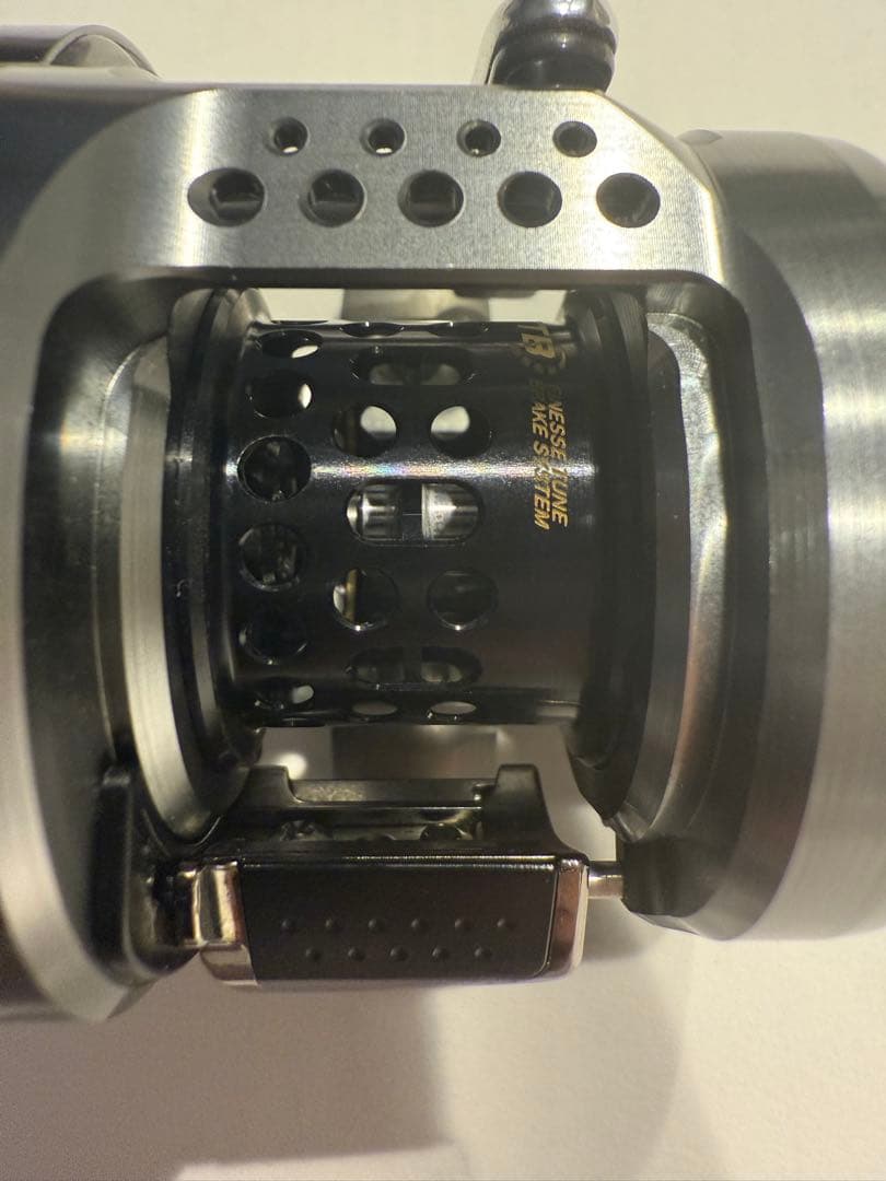 リール SHIMANO CALCUTTA CONQUEST BFS HG