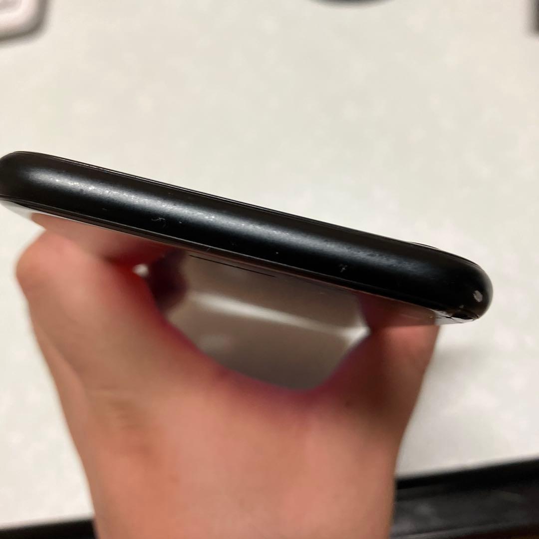 iPhone se 第二世代　64ＧＢブラック 画面ひびあり