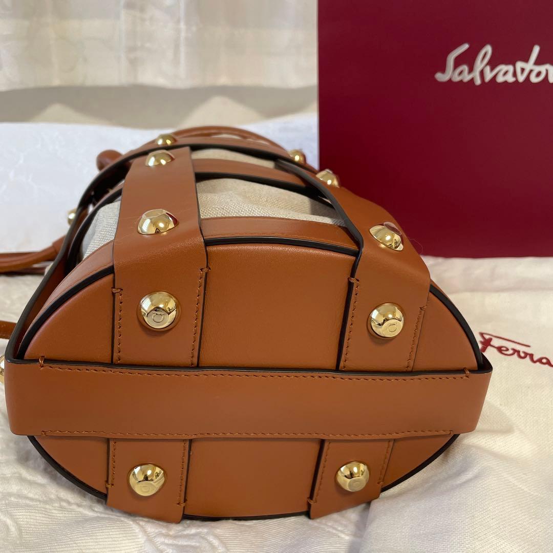 新品未使用 【Salvatore Ferragamo 】Cage Bag