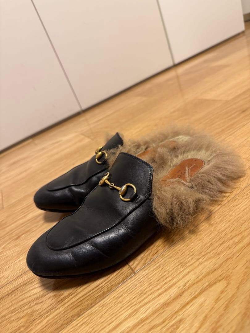 GUCCI ブラックファー付きミュール