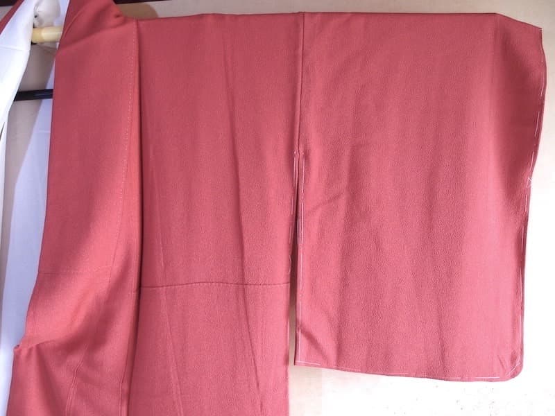 未使用 斎藤三才 縮緬の色無地（華やか桃赤系）裄68 背紋無 正絹美品