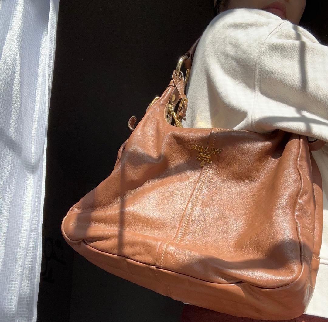 PRADA ブラウンショルダーバッグ