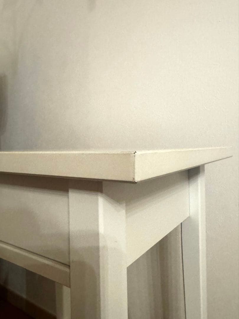 IKEA ヘムネスベッドサイドテーブル　ホワイト