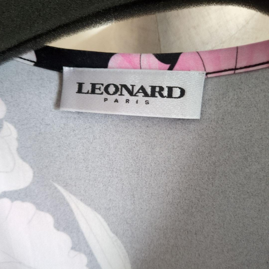 黒地ピンク花柄長袖ワンピース