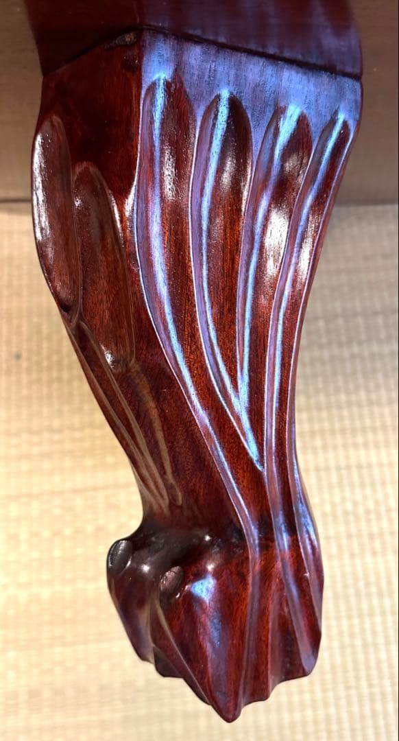 しっかりとした重みのある「欅1枚板」の座卓