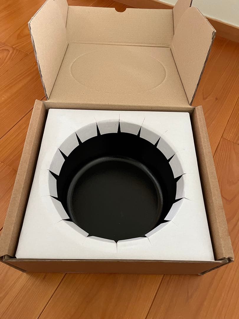 STAUB ココット 22センチ　グレー リボン付き