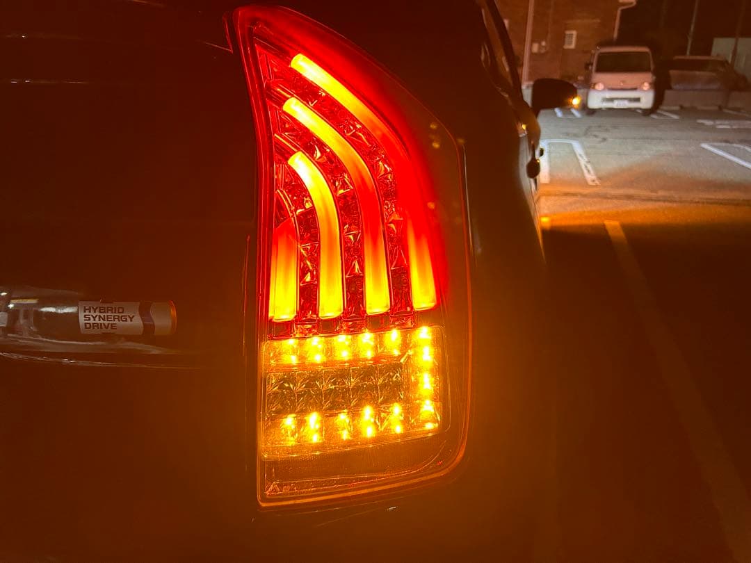 30プリウス ヴァレンティ LEDテール