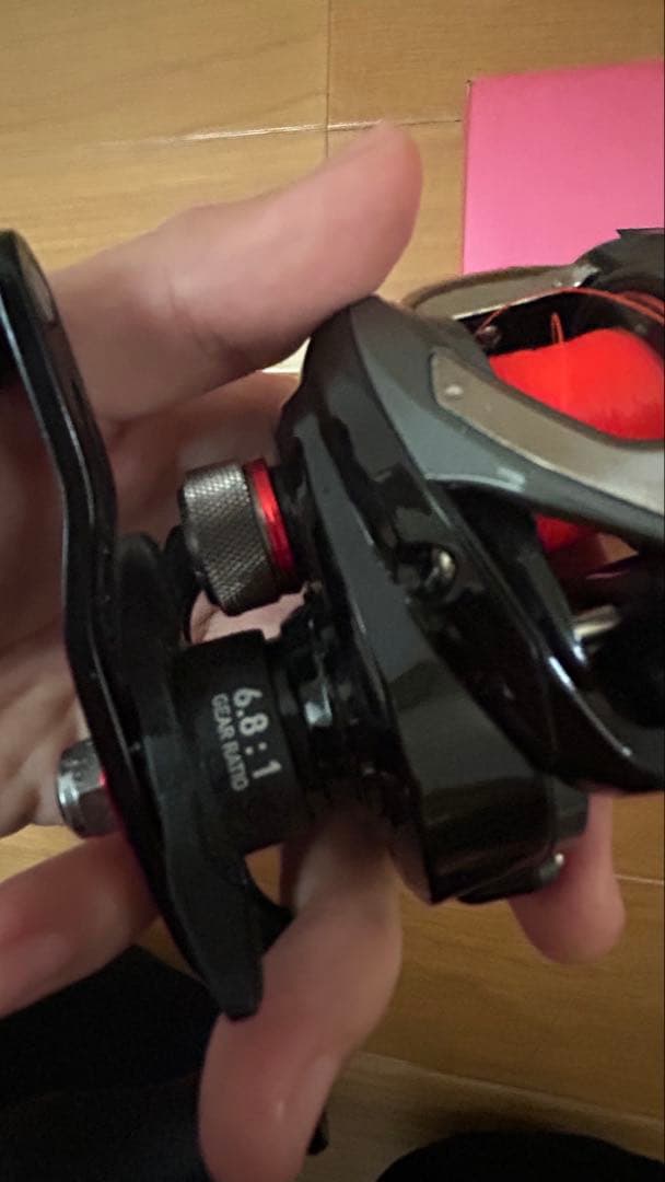 Daiwa ベイトリール 6.8:1 黒/赤 箱付き