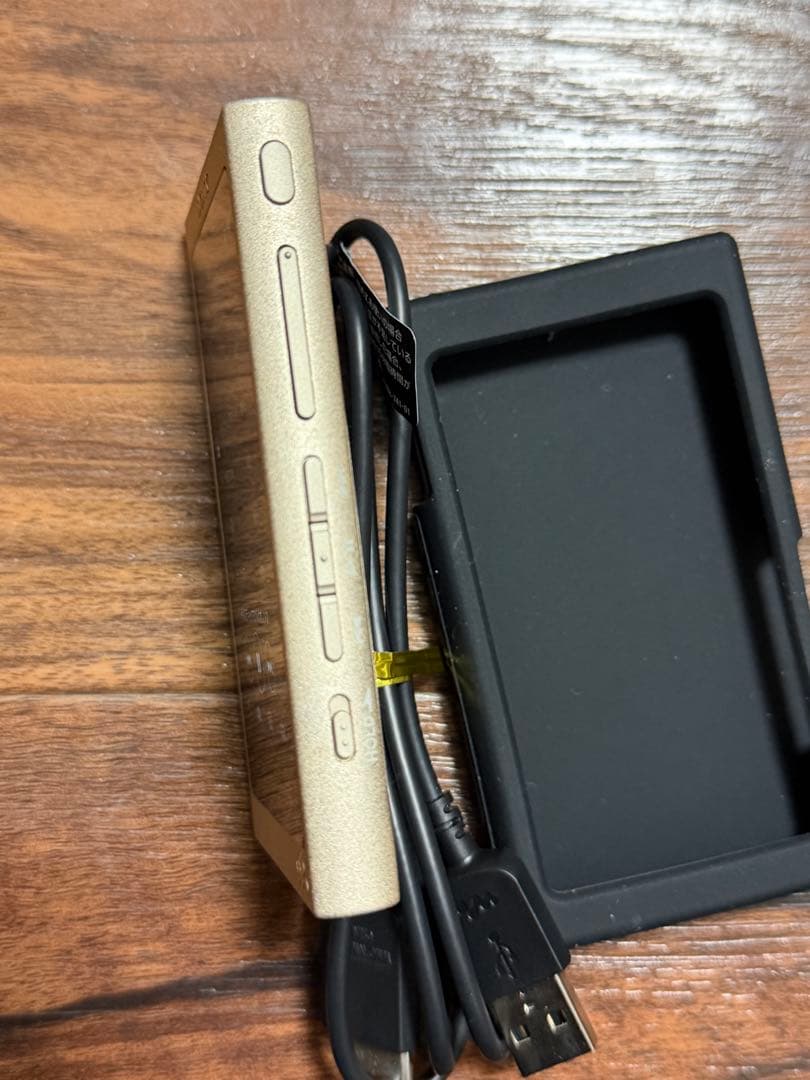 美品！バッテリ良好ソニー ウォークマン NW-A45 16GBシャンパンゴールド