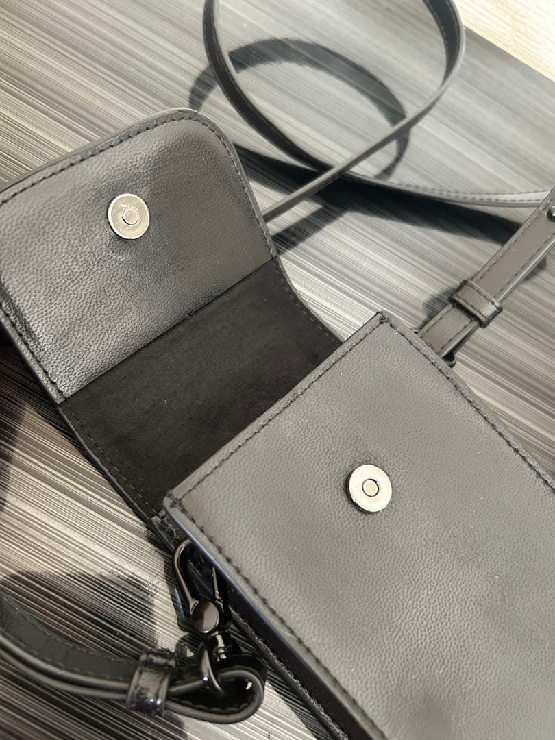 VALENTINO ショルダーバッグ　スマホショルダー