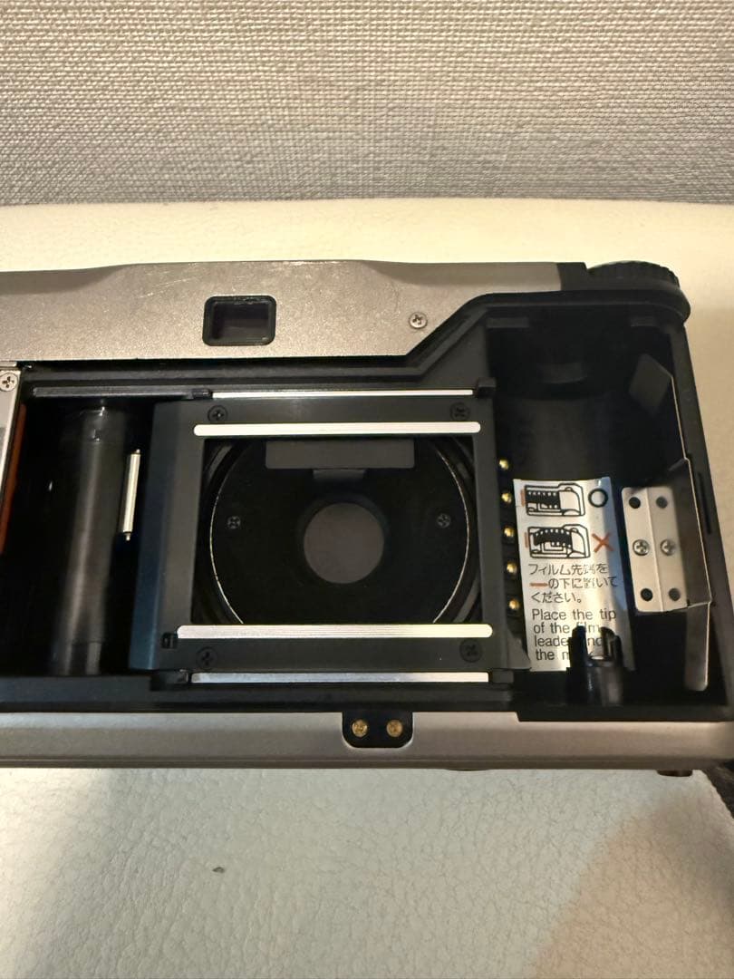 高級コンパクトフィルムカメラ CONTAX T2 コンタックス　シルバー