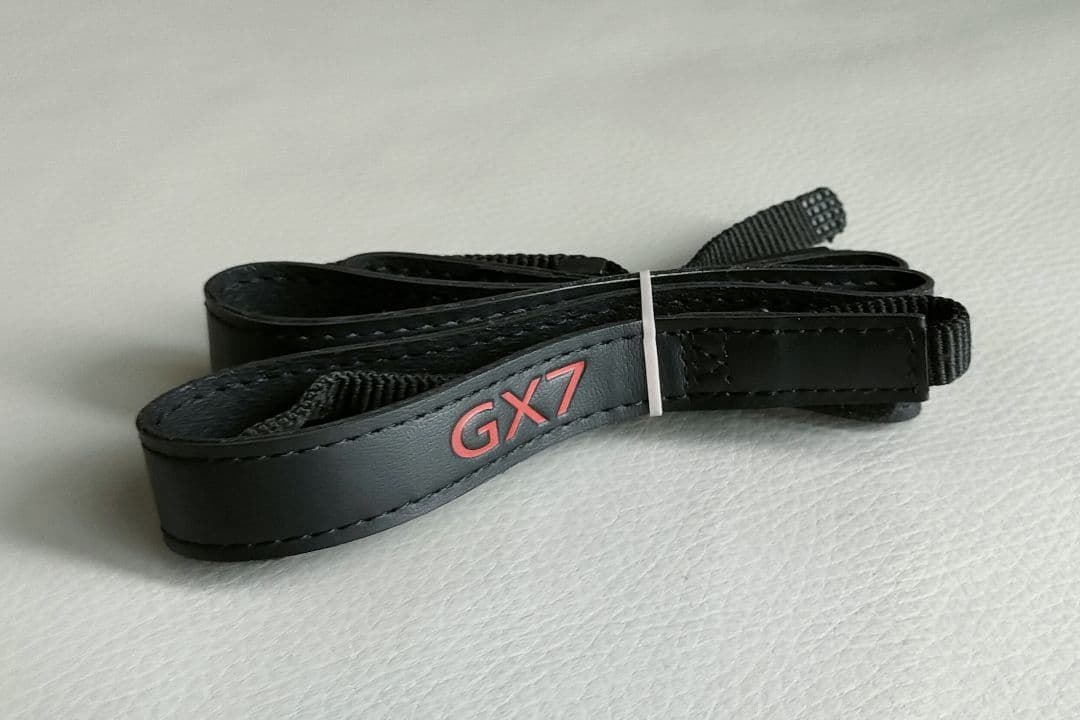 LUMIX GX7本体 バッテリー 充電器 ストラップ キャップ　オマケ有り