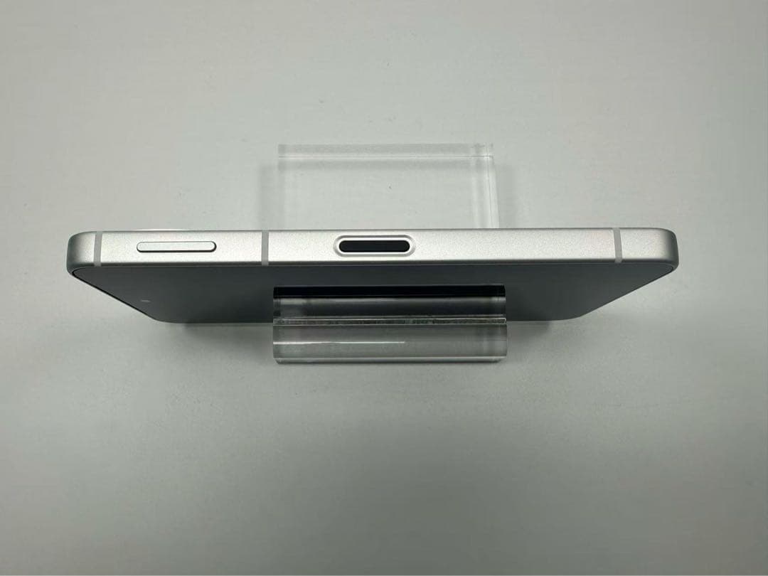 新品同様 Aquos sense9 docomo SIMフリー ホワイト