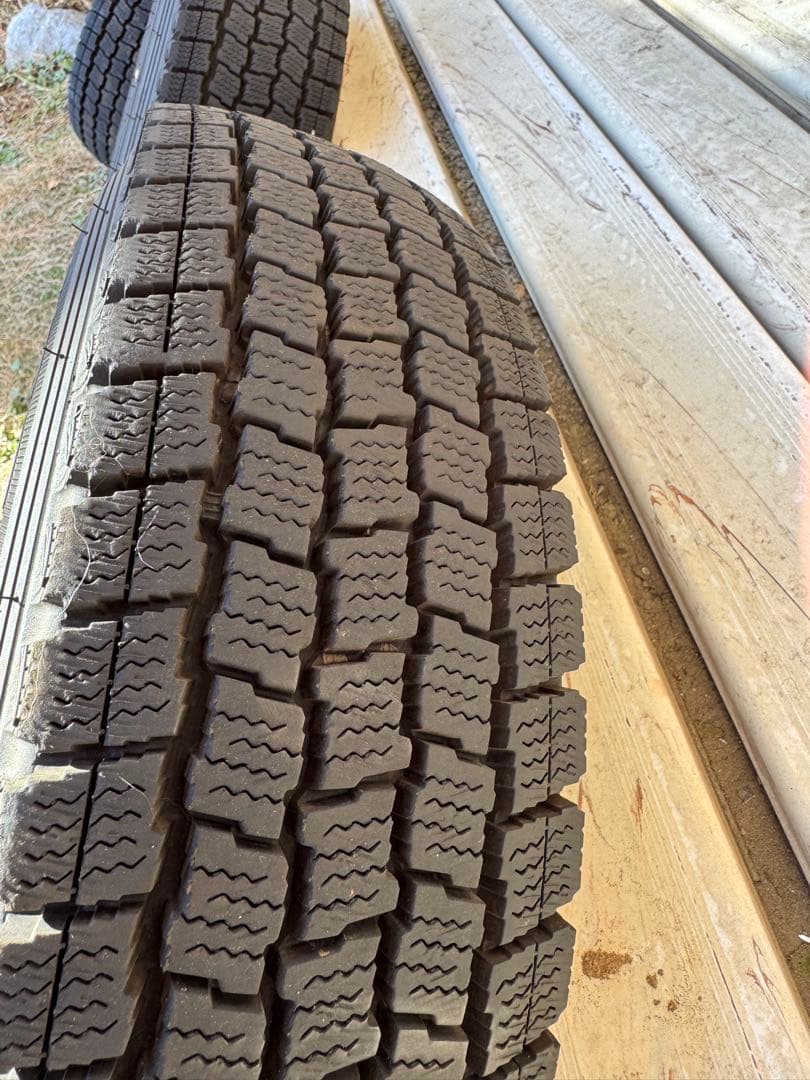 【手渡しのみ】500kmアイスナビカーゴ145R12 タイヤ・ホイールセット