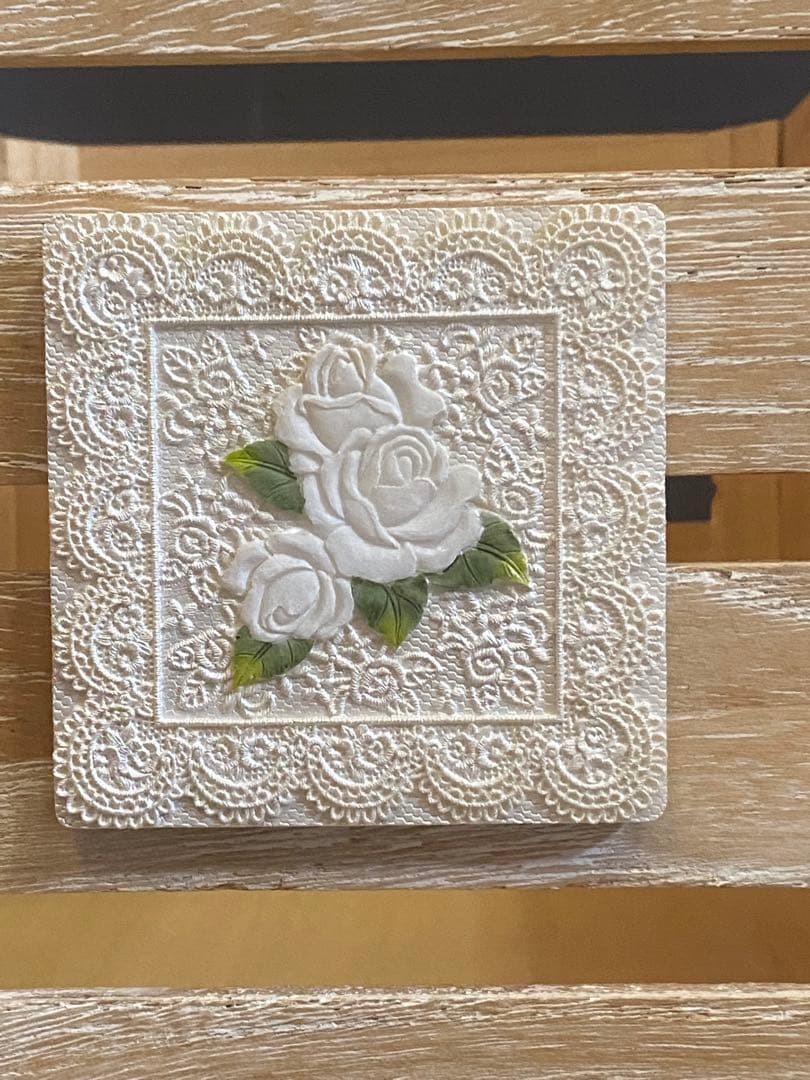 フレンチ シャビー♦️ディスプレイ キャビネット♦️収納棚♦️ロココ調 ホワイトローズ