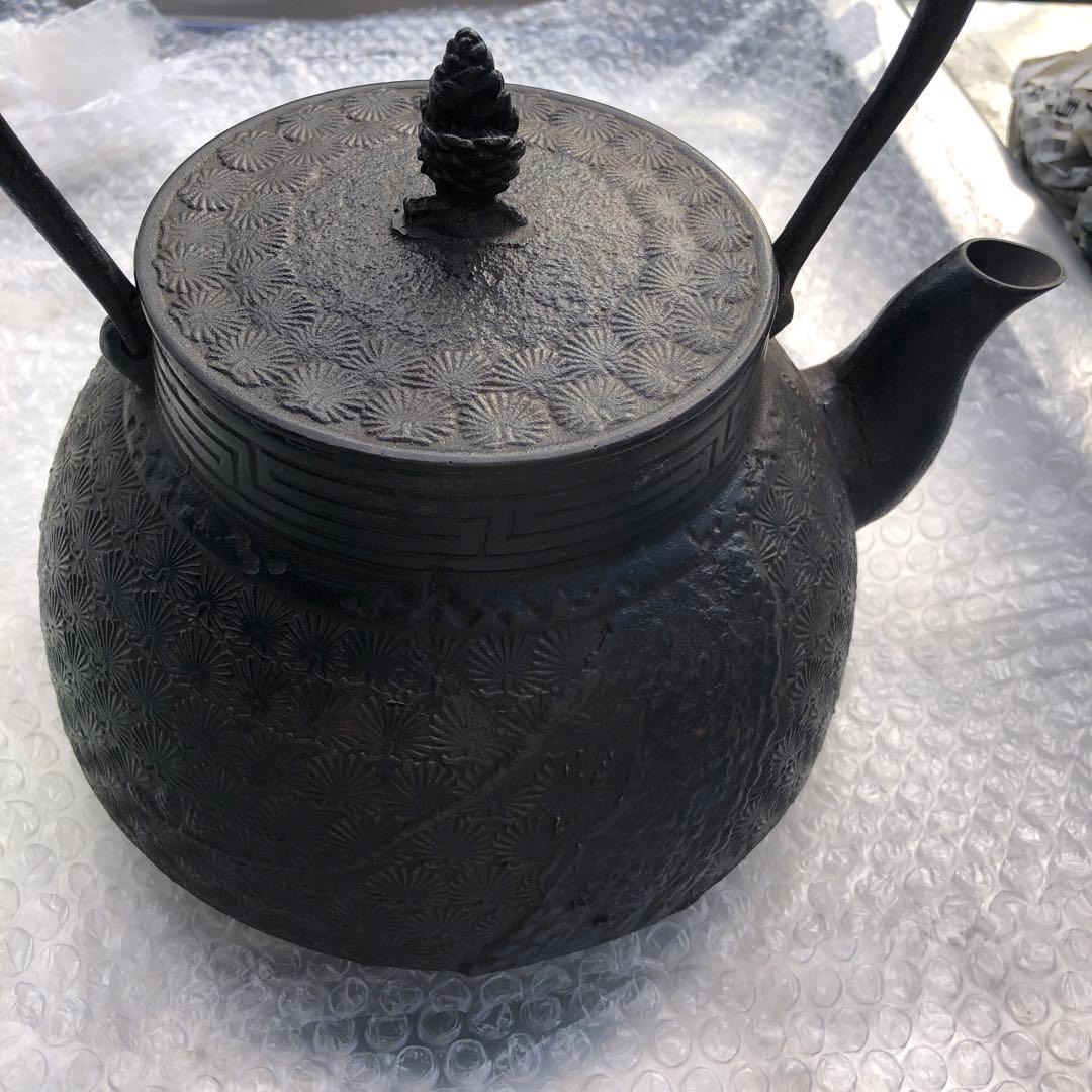 南部鉄瓶　南部鉄器　岩鋳　清末　岩鋳清末　満水2700ml 重さ3003g