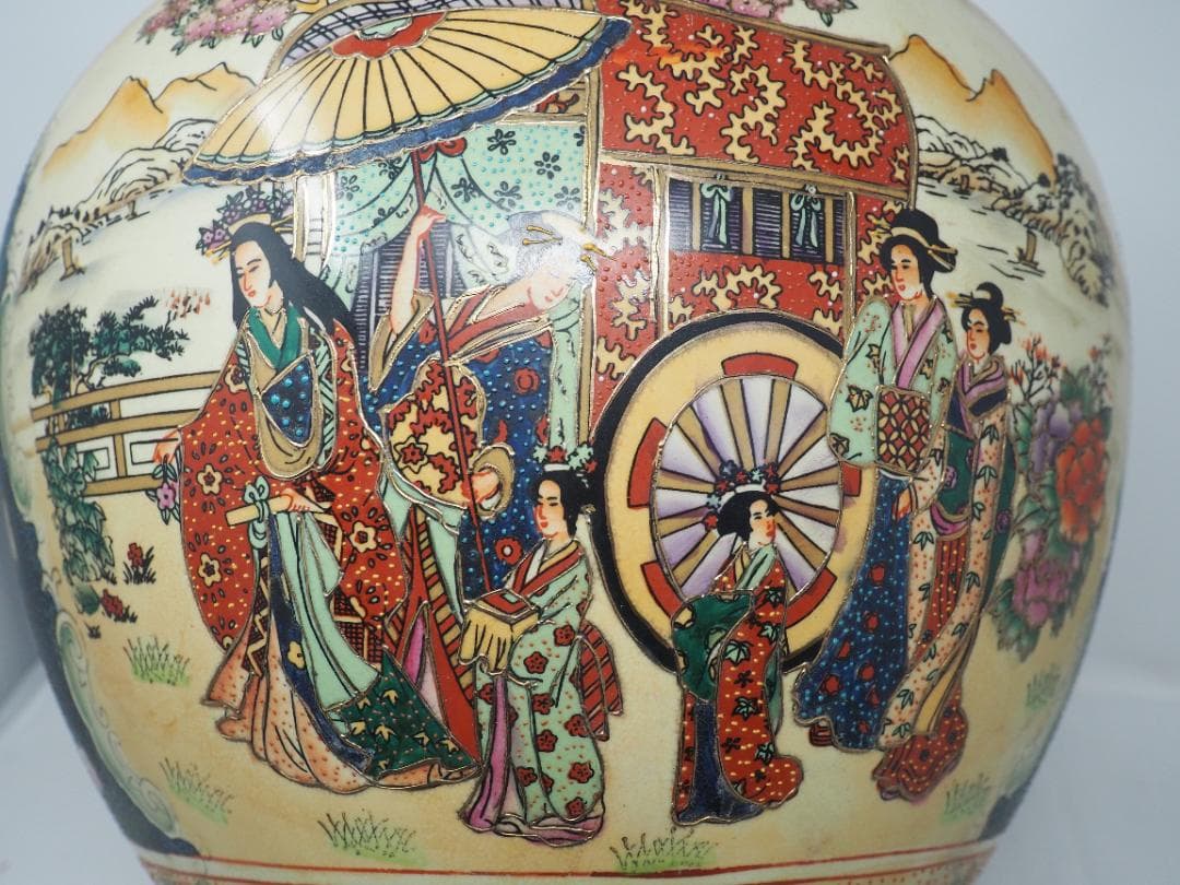 薩摩焼　金彩絵付壺　-SO