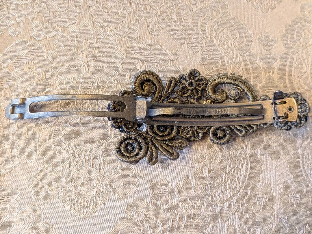 ★美品★ ミハエル・ネグリン ビーズ バレッタ 黒×カーキ