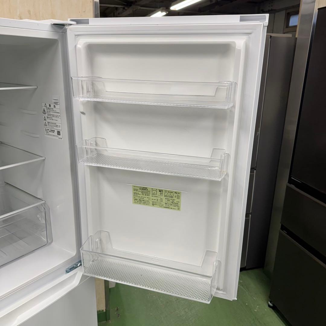 640 SHARP 中型冷蔵庫　200L強　小型　一人暮らし　右開き　2ドア