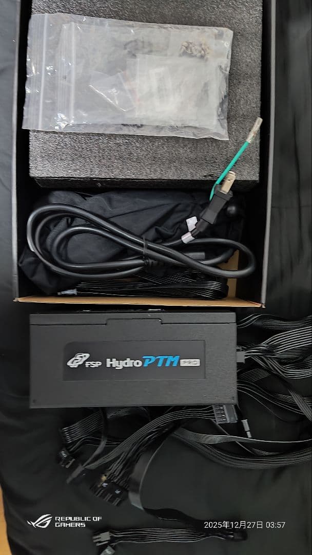 FSP Hydro PTM PRO 1000W 電源ユニット