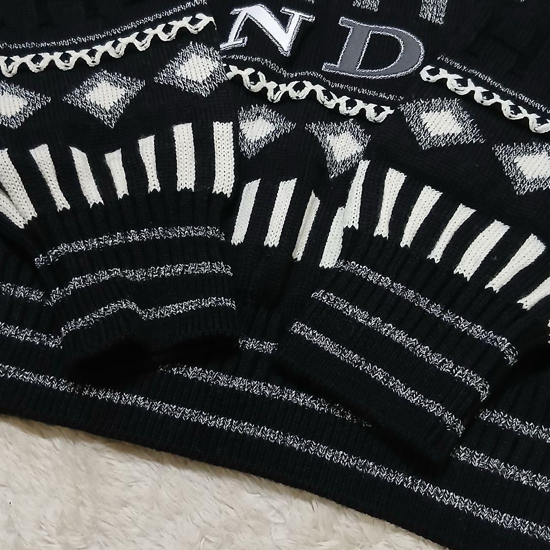 【未使用/タグ付】HARDY AMIES マルチ刺繍ロゴ 3Dクルーネックニット