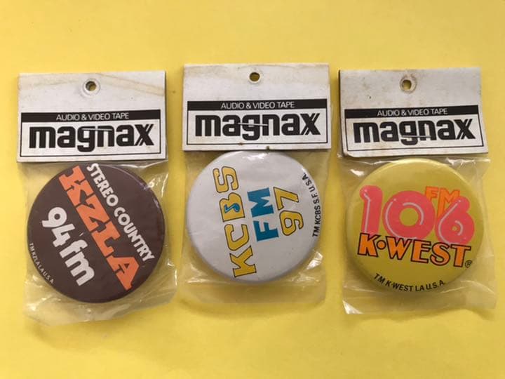 マグナックス コニカ 海外FM局 缶バッジ 未開封8個セット
