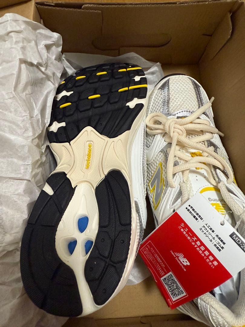 サイズ：23.5cm カラー：ホワイト×イエロー 新品・未使用です✨