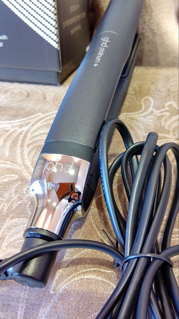 ✨ghdプラチナム＋✨️　ストーレートヘアアイロン　白