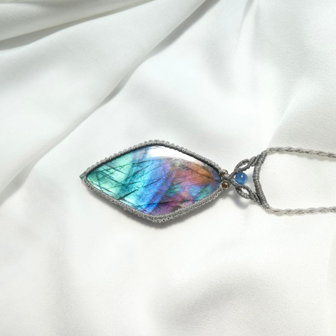 ねこまにあ　特大レインボーラブラドライトのマクラメネックレス