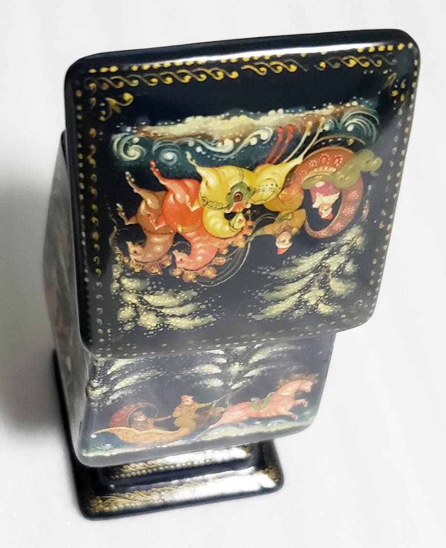 ロシア工芸品　細密画　ムステラ　四角の小箱　箱無し