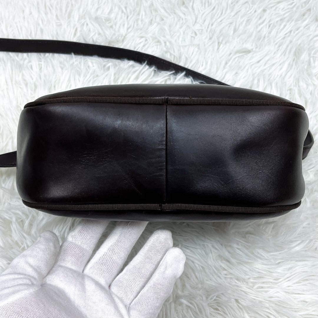 美品 フェラガモ ヴァラリボン ショルダーバッグ レザー