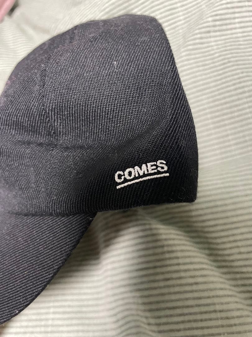 COMESANDGOES刺繍ロゴ キャップ 黒