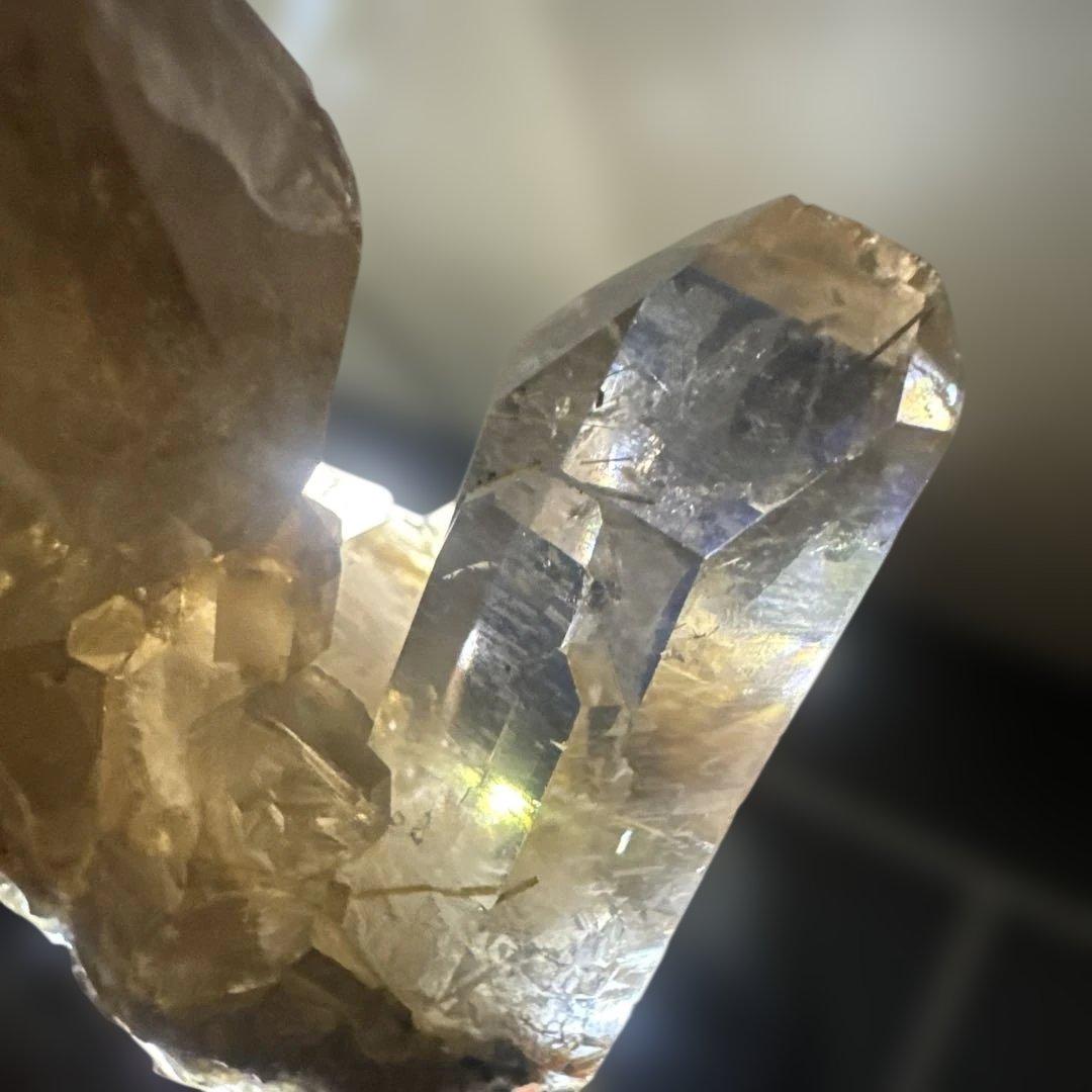 【極上品】希少　ゴールドルチルクォーツ クラスター 光台座付