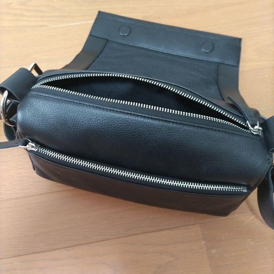 BEARDSLEY ブラック　レザー　ボディバッグ