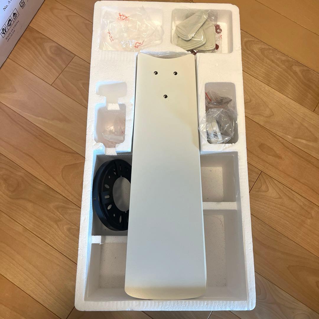 【未使用】LOWYA シーリングファンライト　ラスボルタ4灯 照明　ナチュラル