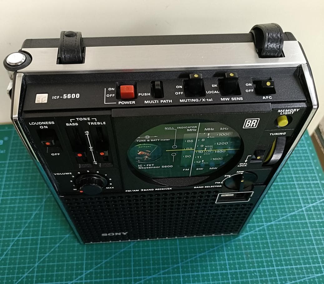 d*7様 SONY ICF-5600 スカイセンサー　ソニー　昭和レトロ