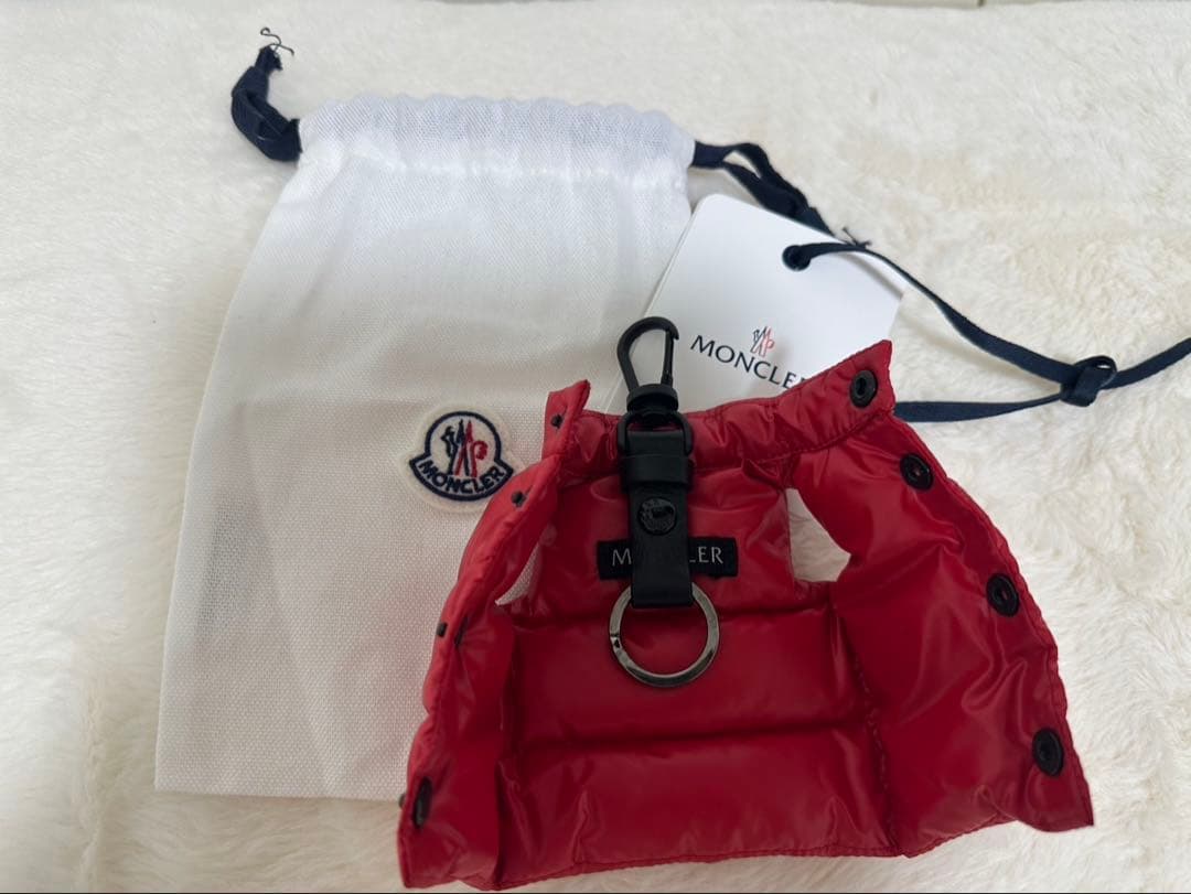 MONCLER ダウンベスト風キーホルダー レッド