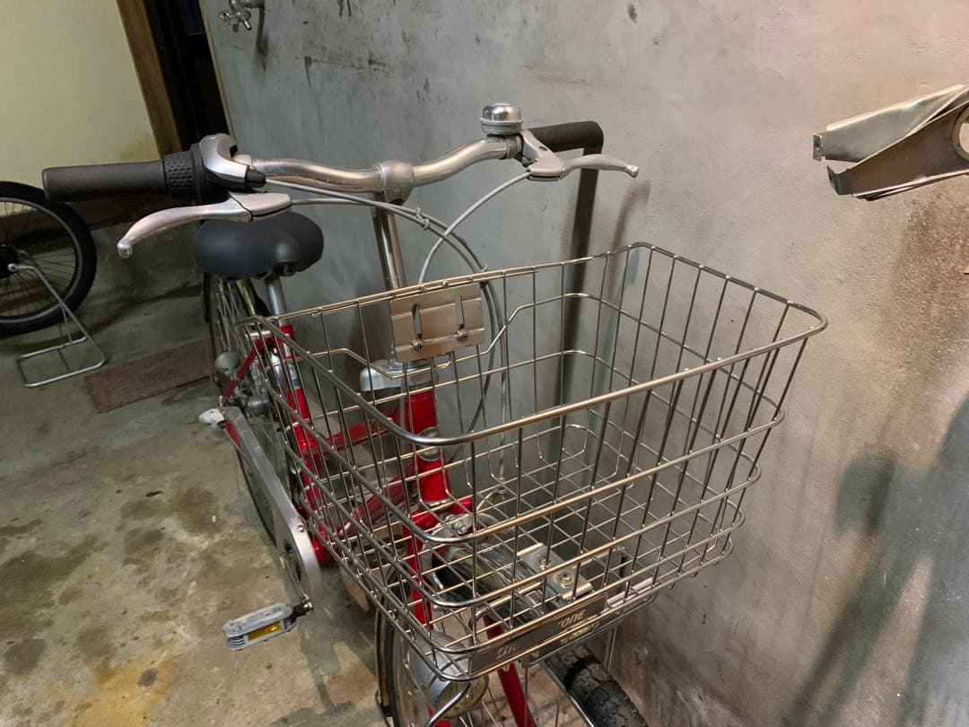 赤 シティサイクル 26インチ バスケット付き