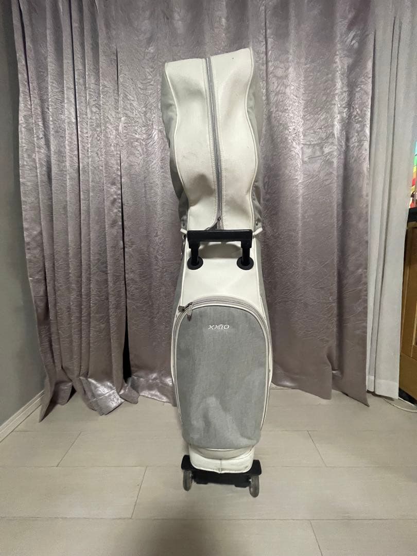 ゼクシオ　ローラー付き　キャディーバッグ　お買い得