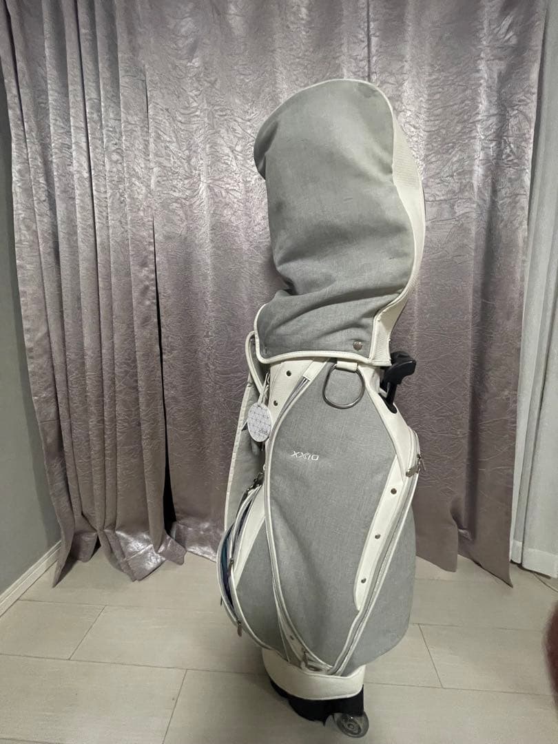 ゼクシオ　ローラー付き　キャディーバッグ　お買い得