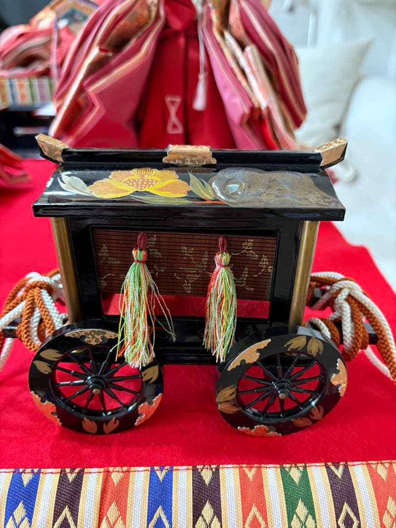 伝統的なひな人形セット