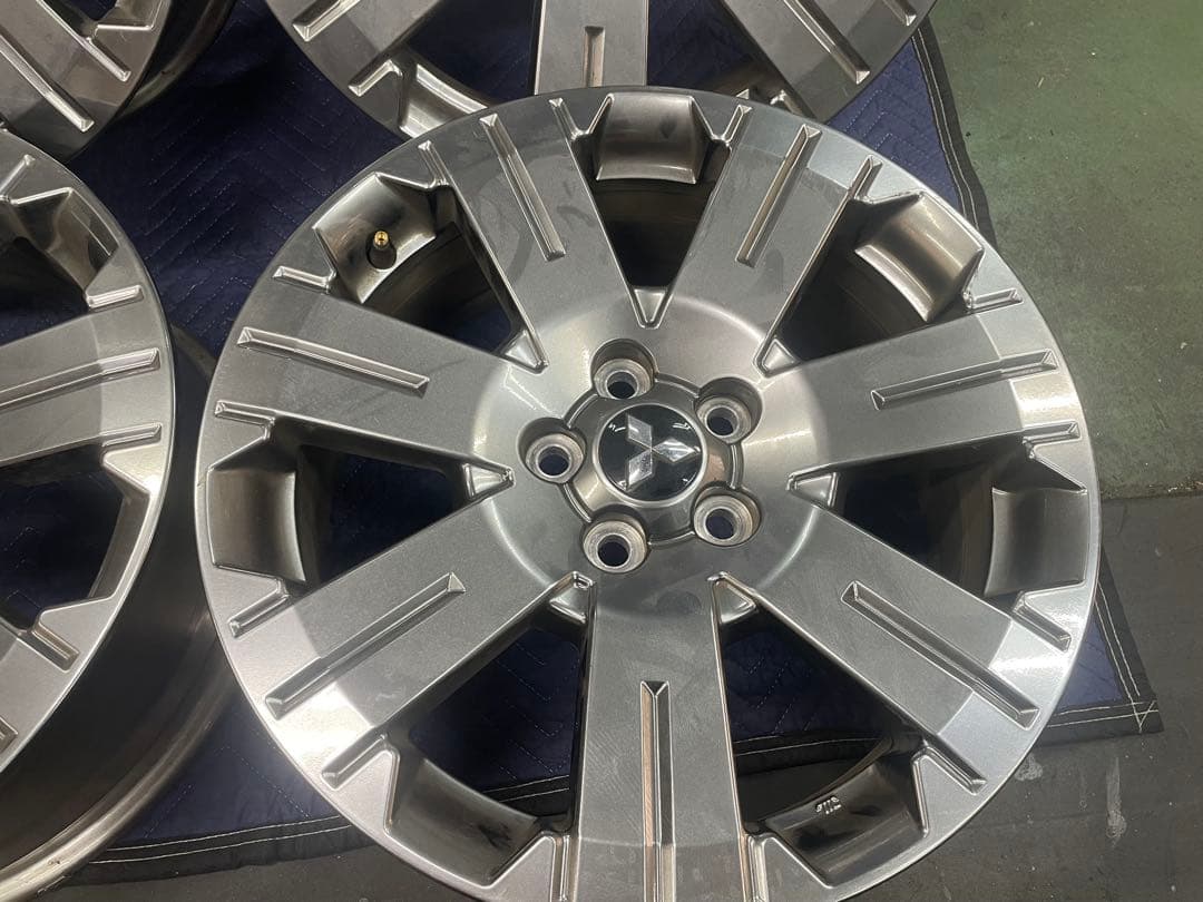 美品⭐︎三菱デリカD5 純正アルミホイール18インチ純正ナット付き