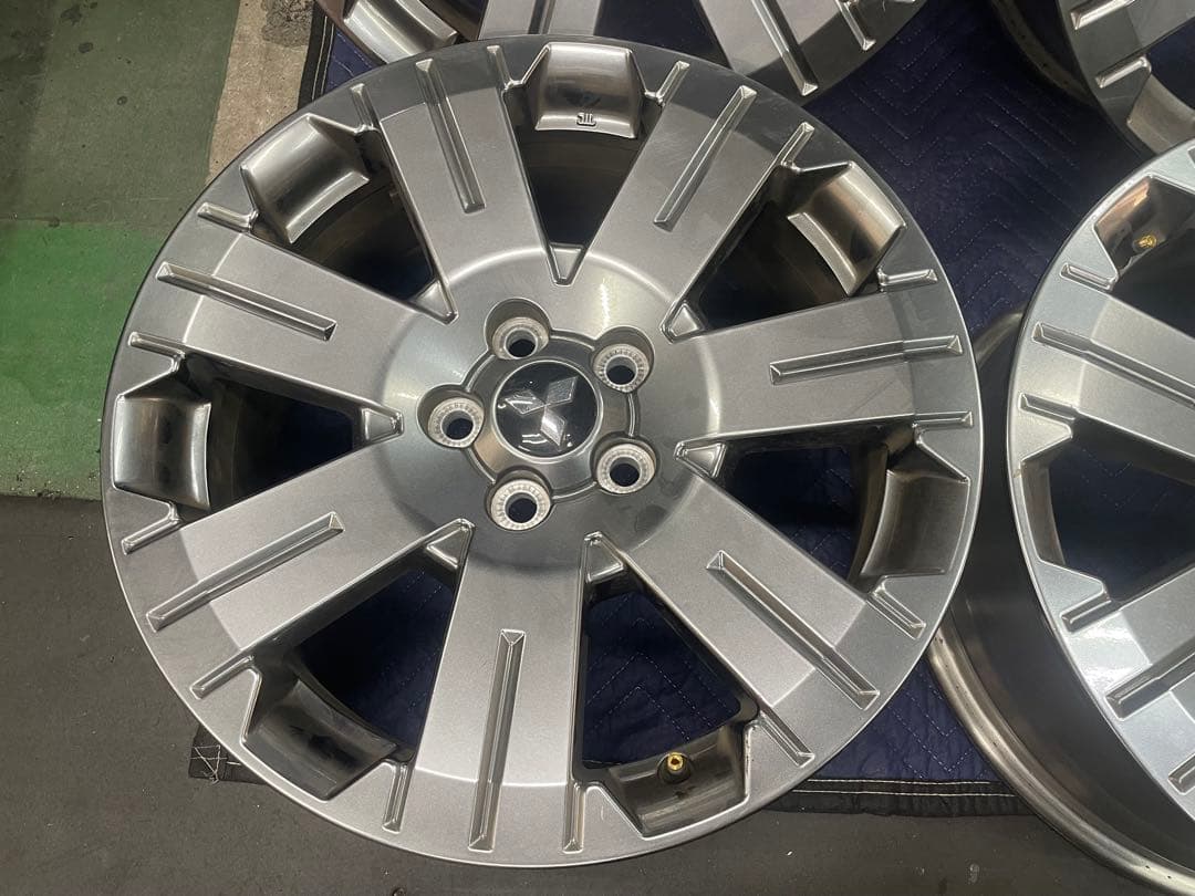 美品⭐︎三菱デリカD5 純正アルミホイール18インチ純正ナット付き