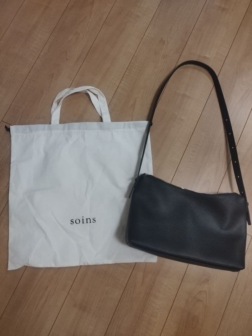 soins 　ソワン牛革ショルダーバッグ