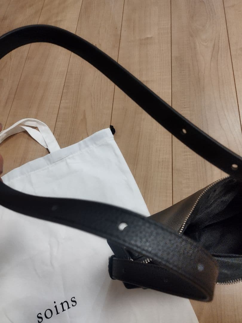 soins 　ソワン牛革ショルダーバッグ