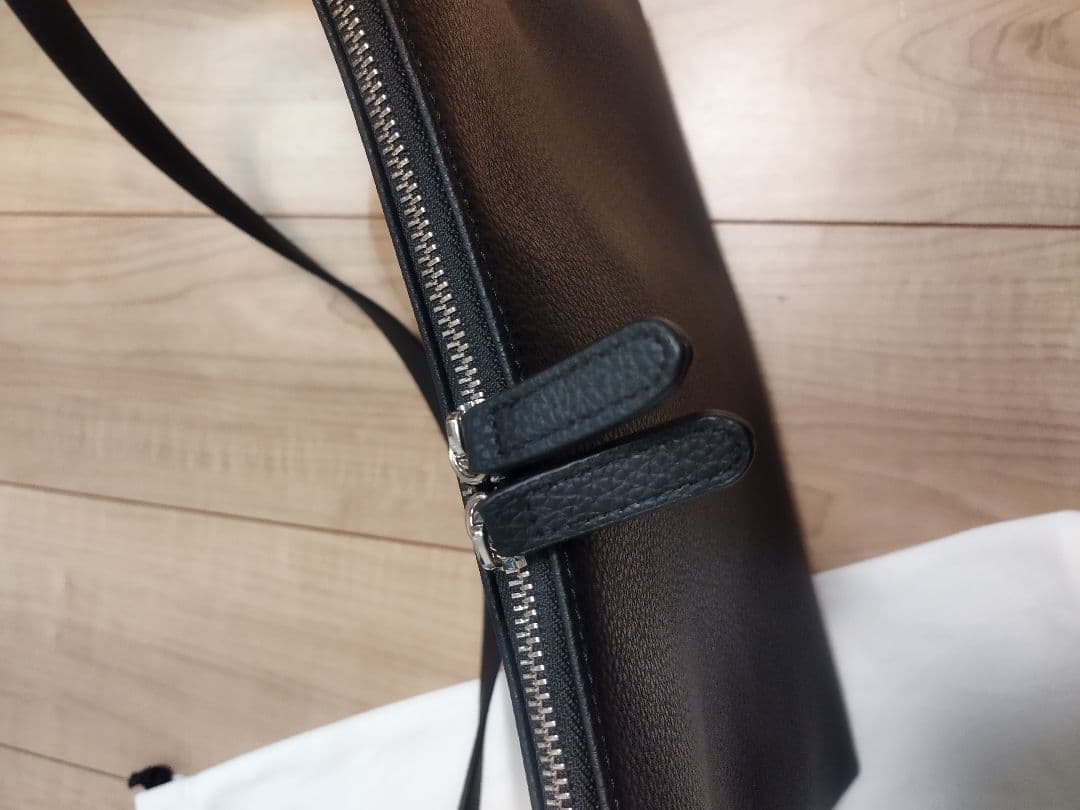 soins 　ソワン牛革ショルダーバッグ